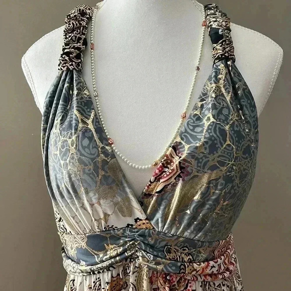 ❤️Host Picks❤️[L/XL]Shoreline  Abstract Gold Foil Halter Maxi Dress - Picture 8 of 11